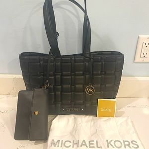 Genuine Micheal Kors Purse 💥 Priced to sell!